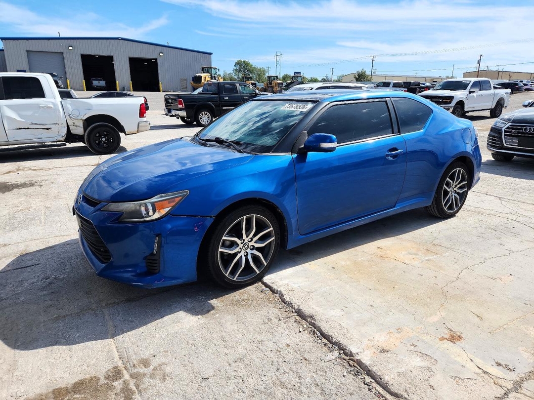 Вид 2016 SCION TC BASE, угол 1
