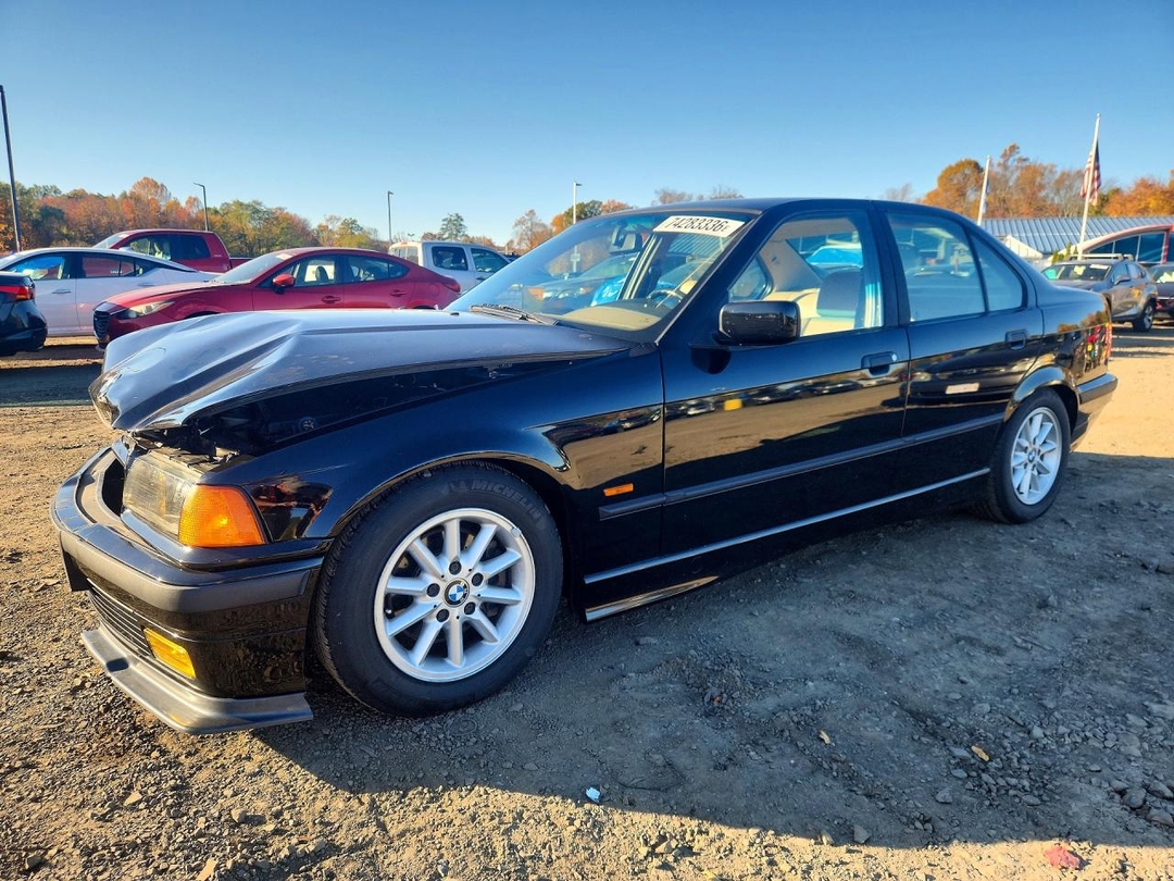 Vista de 1997 BMW 318 I, ángulo 1
