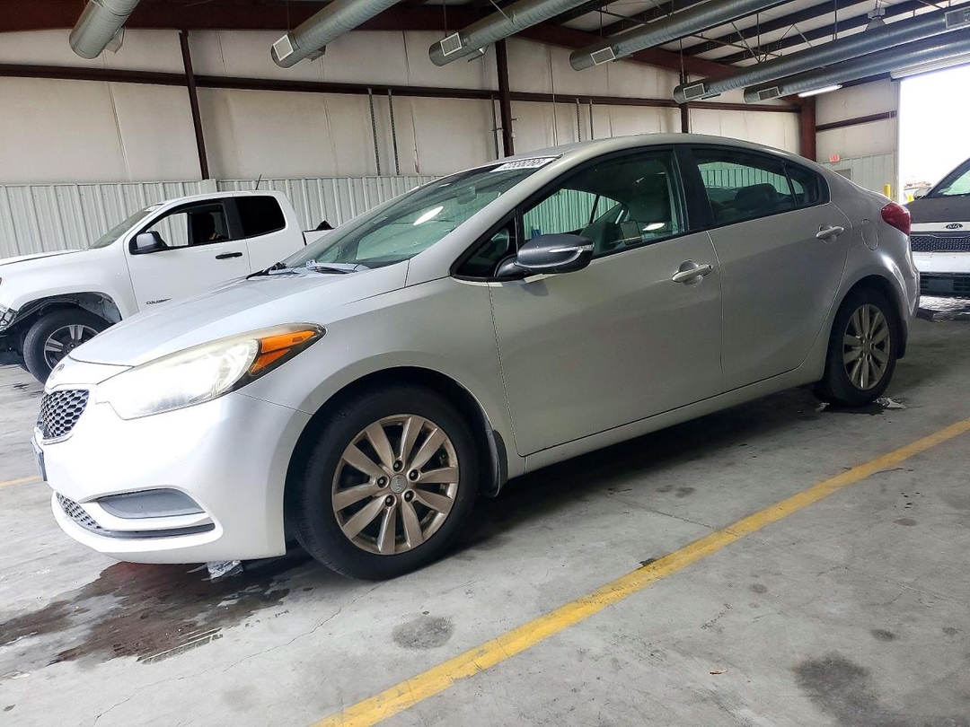 Vue de 2014 KIA FORTE LX, angle 1