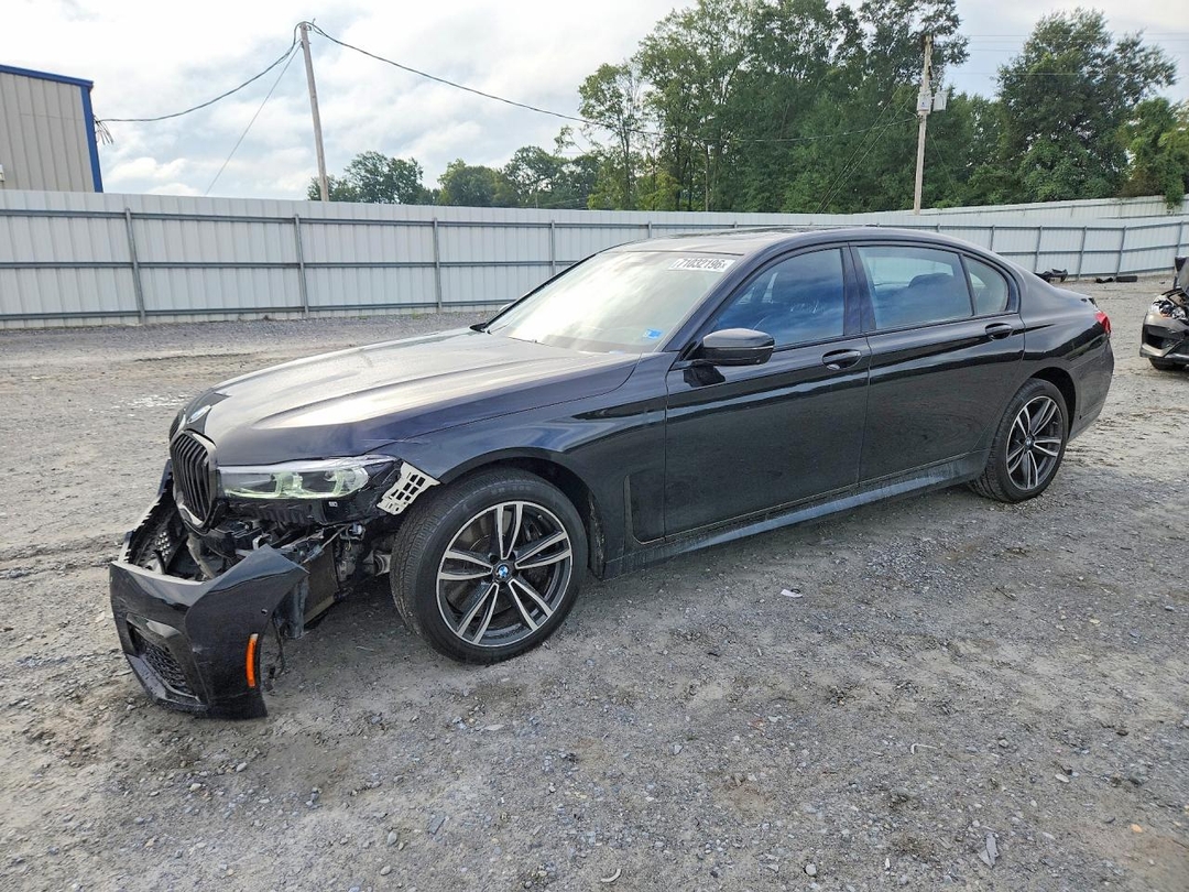 Vue de 2021 BMW 750 XI, angle 1