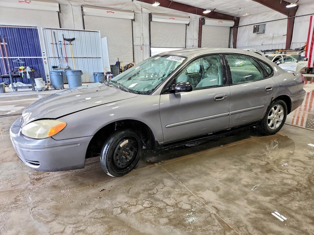 Vue de 2007 FORD TAURUS SEL, angle 1