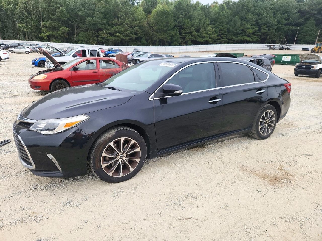 Вид 2017 TOYOTA AVALON XLE, угол 1