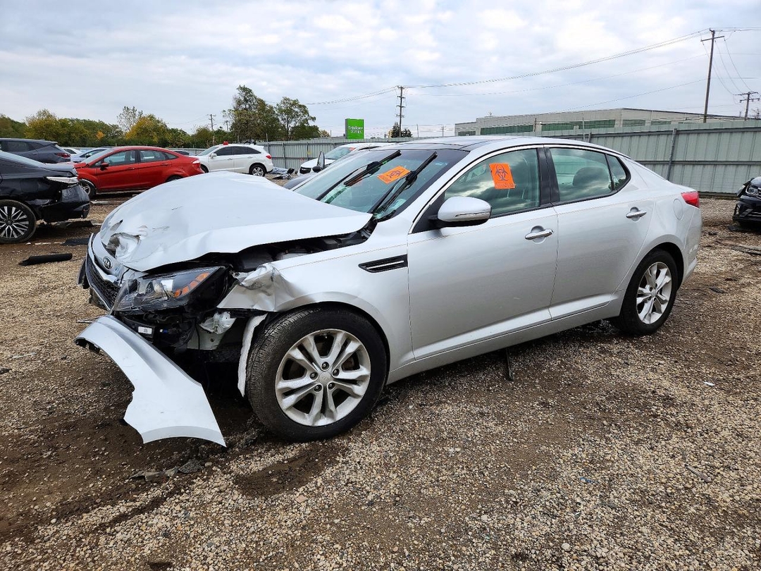 Vue de 2013 KIA OPTIMA EX, angle 1