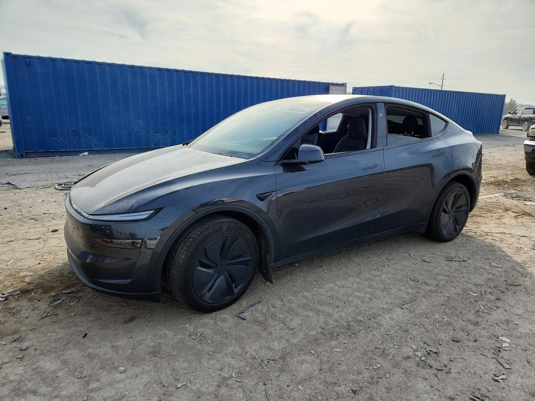 Вид 2026 TESLA MODEL Y, угол 1