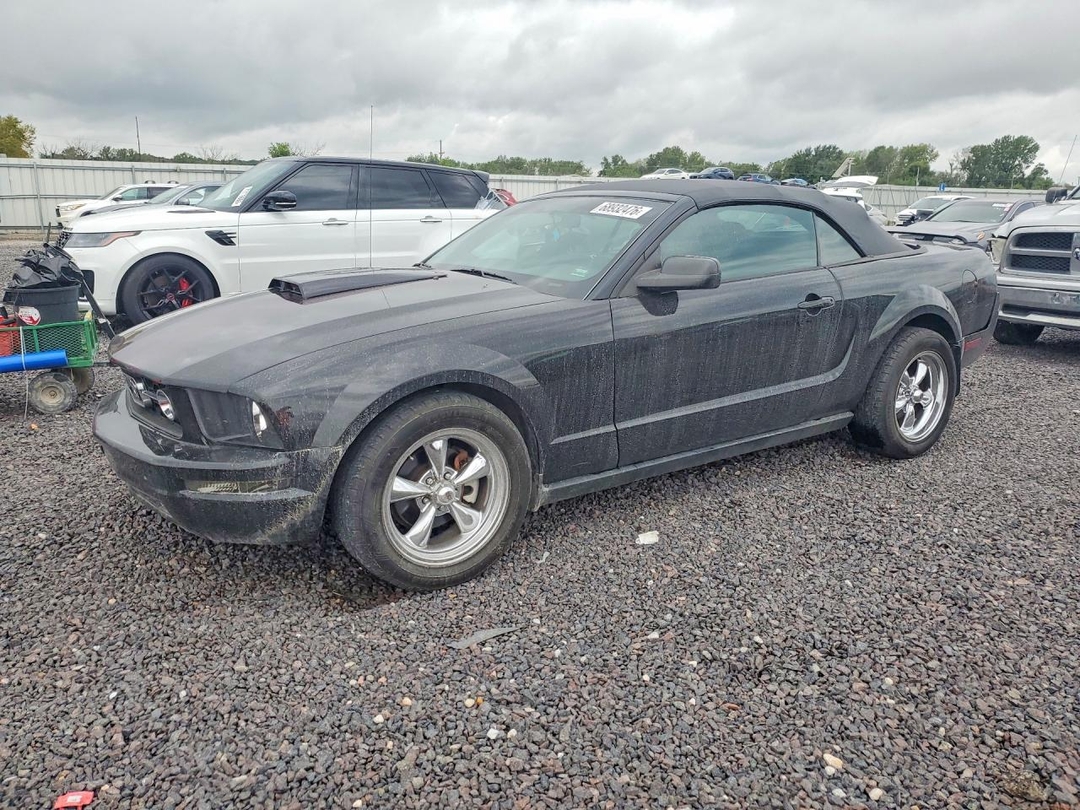 Vista de 2005 FORD MUSTANG, ángulo 1