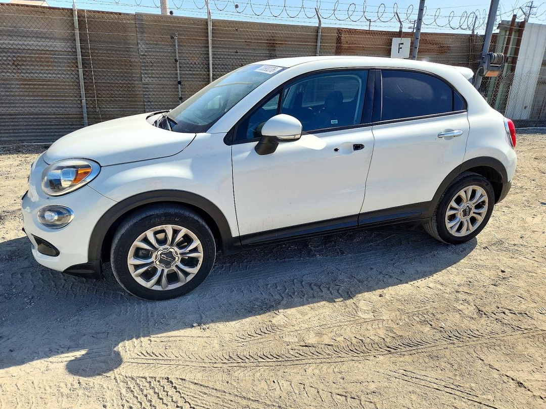 منظر 2016 FIAT 500X EASY، زاوية 1