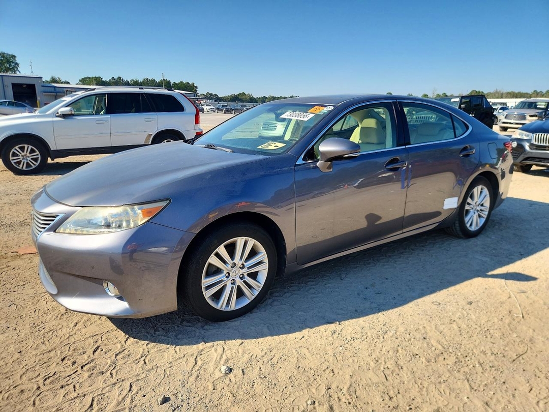 Вид 2014 LEXUS ES 350, угол 1