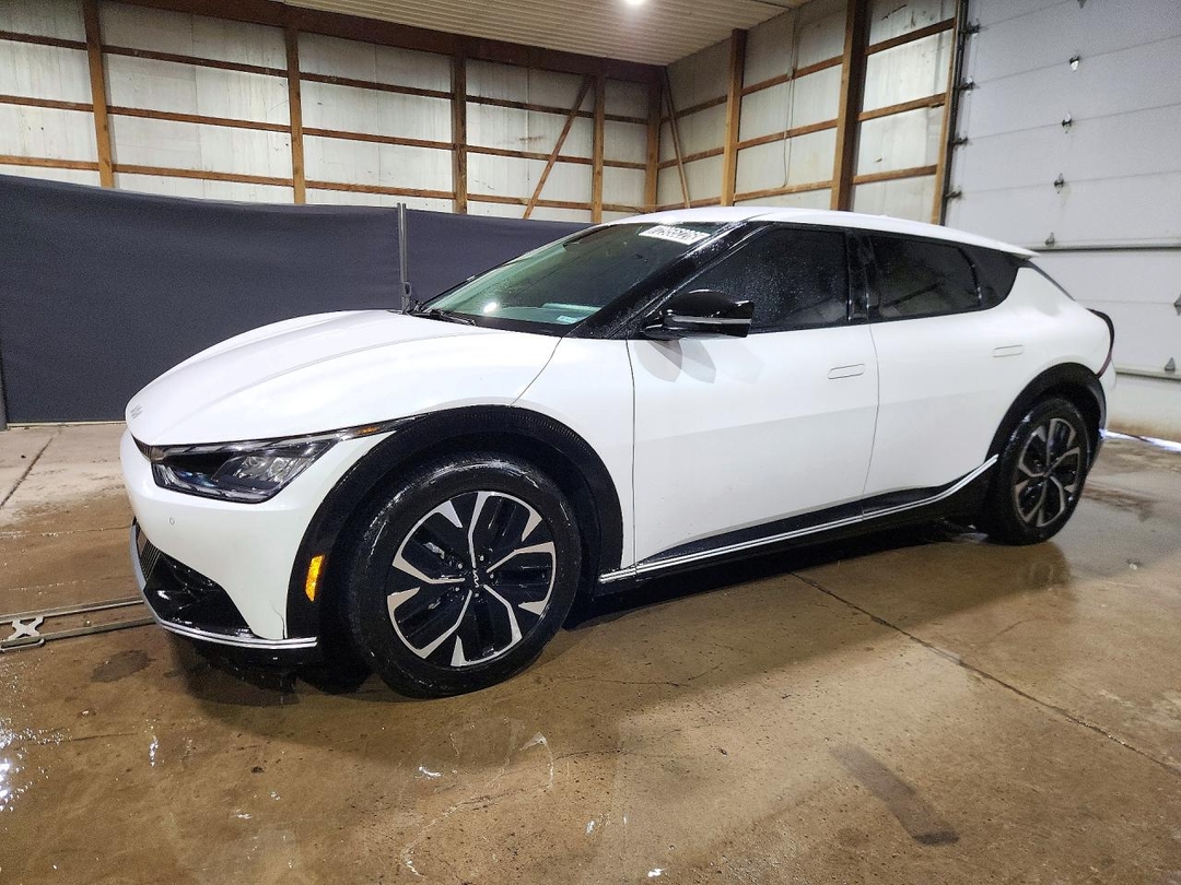 Vista de 2023 KIA EV6 WIND, ángulo 1