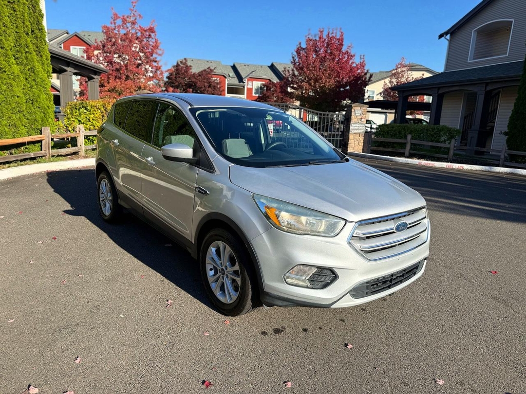منظر 2017 FORD ESCAPE SE، زاوية 1