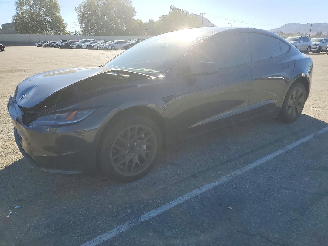 Vista de 2025 TESLA MODEL 3, ángulo 1