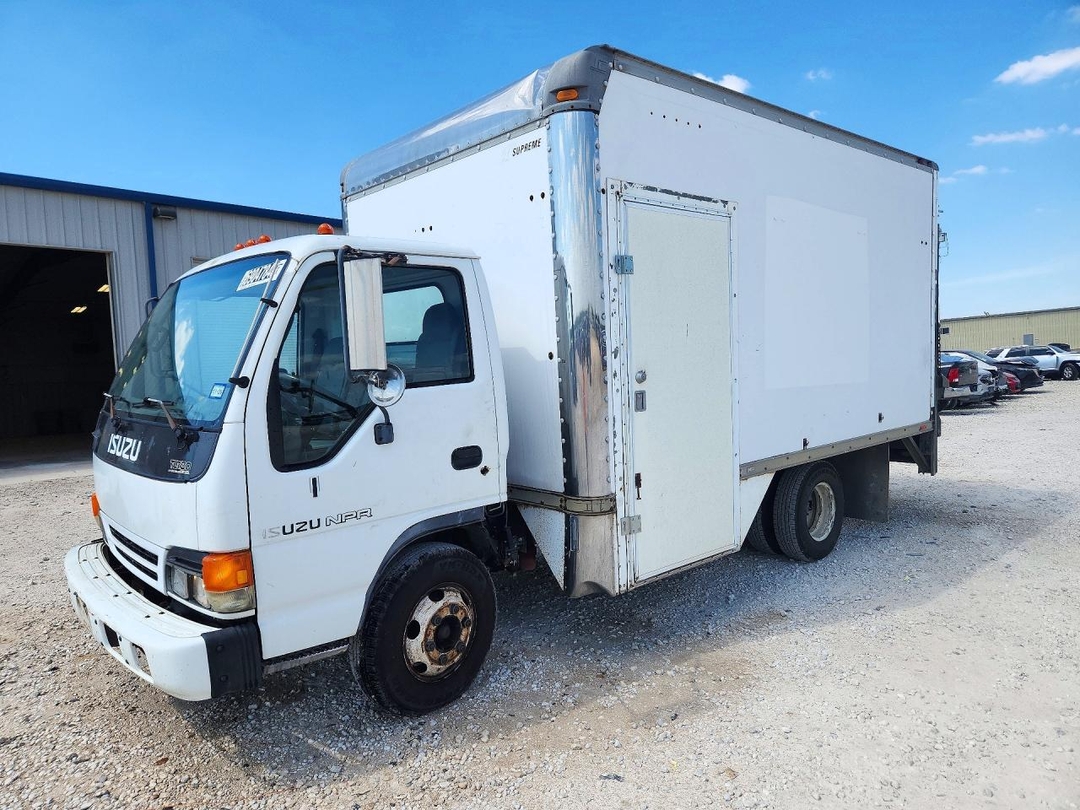 منظر 2000 ISUZU NPR BOX TRUCK، زاوية 1