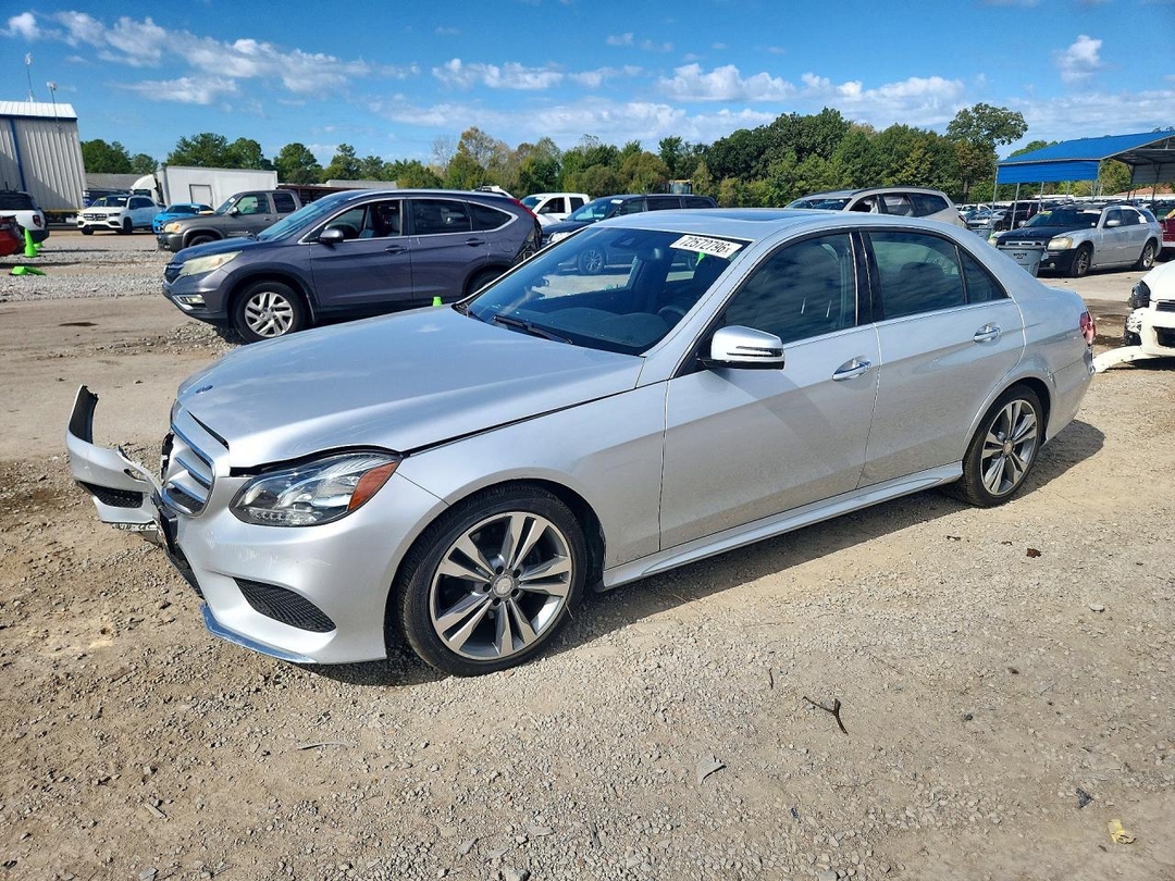 Vue de 2014 MERCEDES-BENZ E 350, angle 1