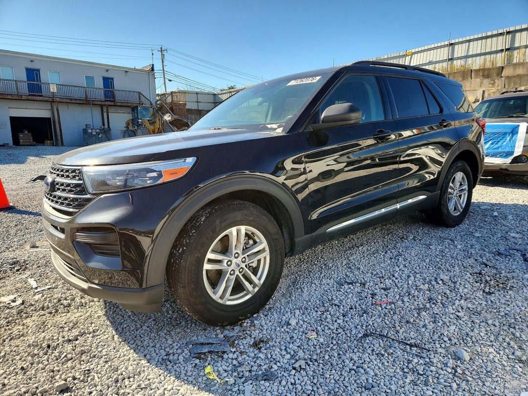 Вид 2023 FORD EXPLORER XLT, угол 1