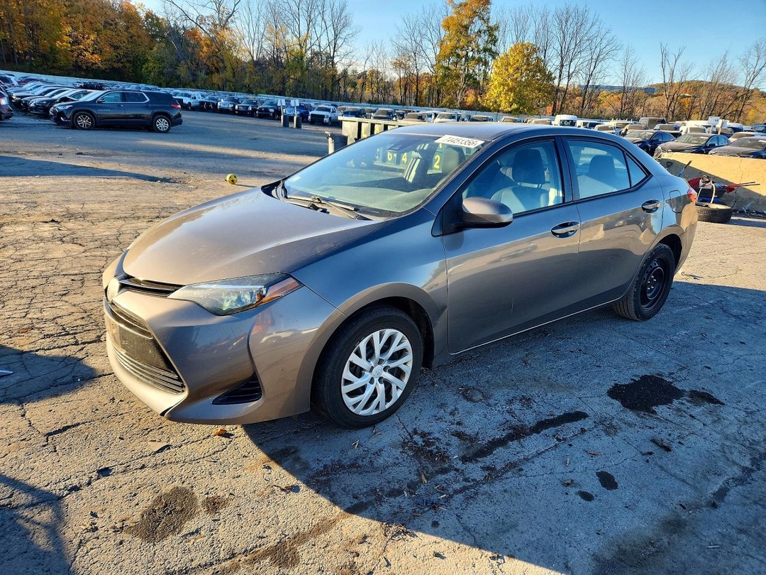 منظر 2017 TOYOTA COROLLA LE، زاوية 1