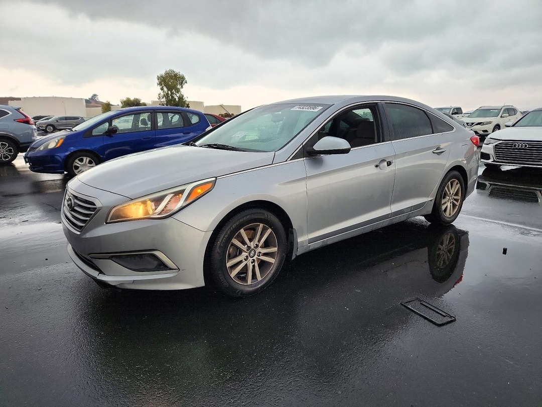 Vista de 2016 HYUNDAI SONATA SE, ángulo 1