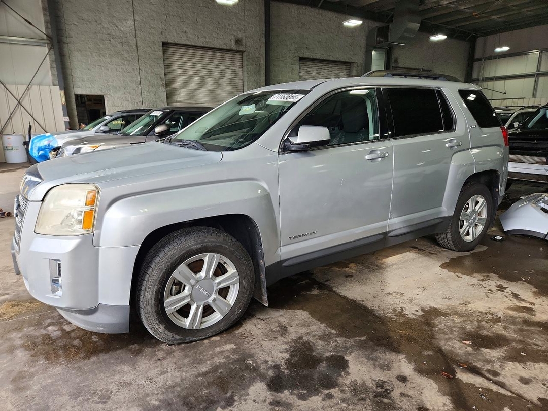 منظر 2015 GMC TERRAIN SLE، زاوية 1