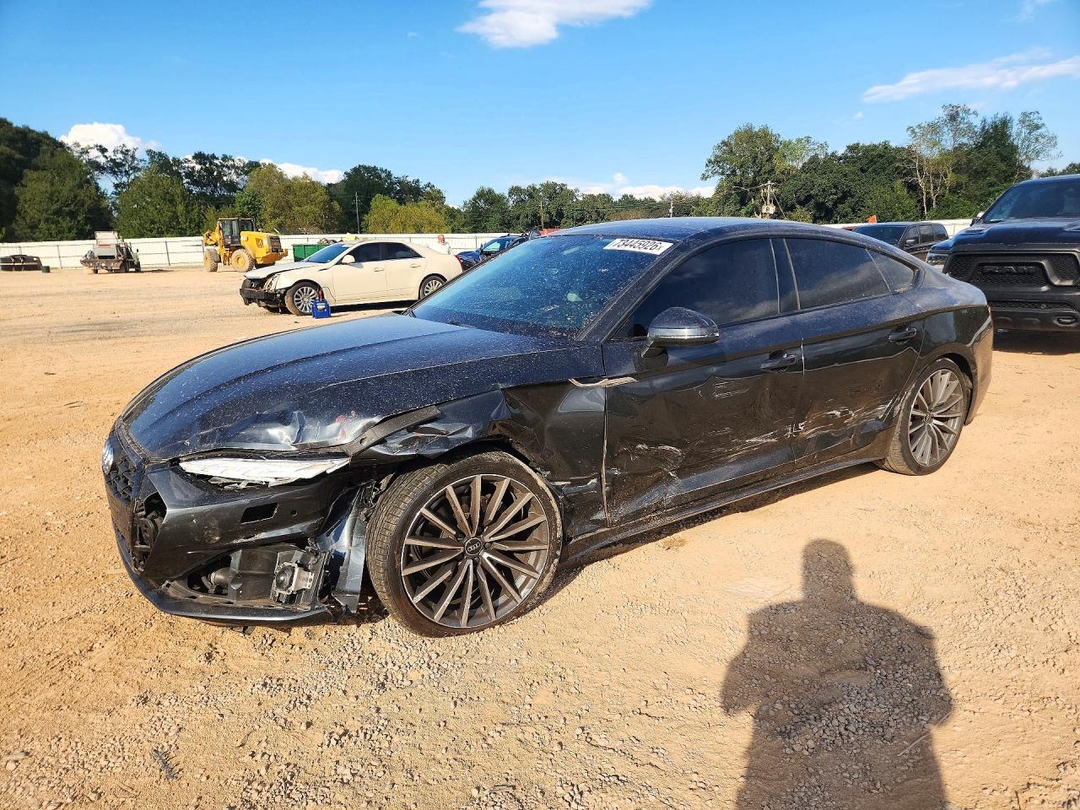 Vue de 2022 AUDI A5 PRESTIGE 40, angle 1