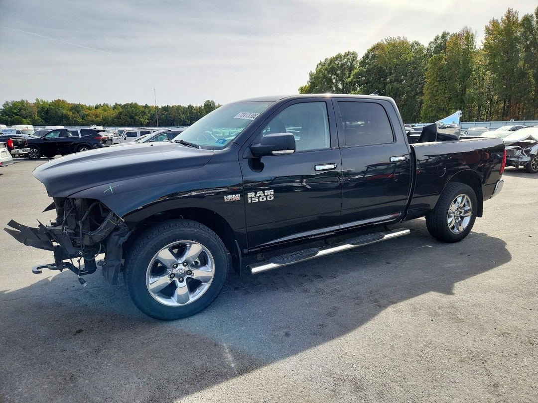 Вид 2014 RAM 1500 SLT, угол 1