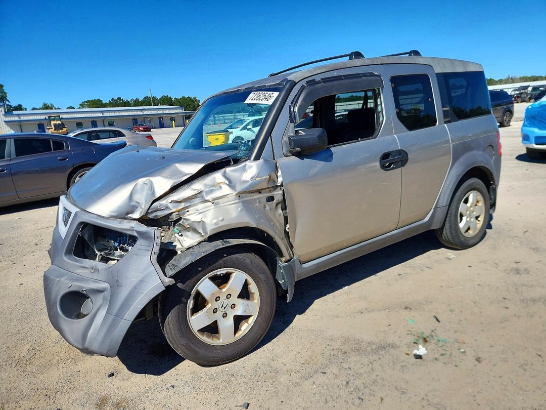 Vue de 2003 HONDA ELEMENT EX, angle 1