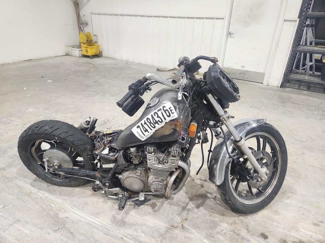 Vue de 1982 YAMAHA XJ750, angle 1
