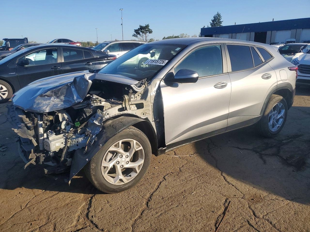 منظر 2025 CHEVROLET TRAX LS، زاوية 1