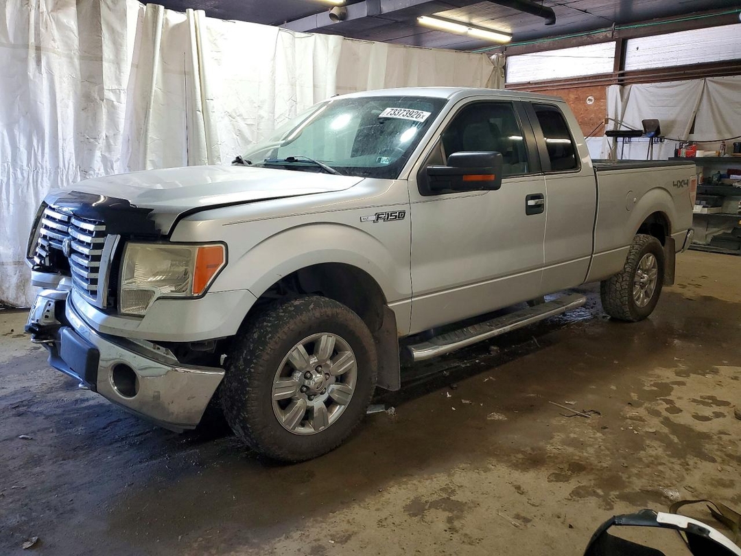 Vue de 2010 FORD F150 SUPER CAB, angle 1