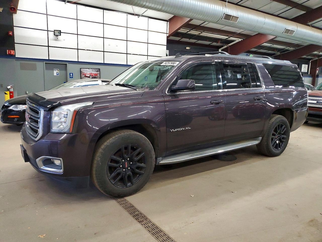 Vue de 2015 GMC YUKON XL K1500 SLE, angle 1