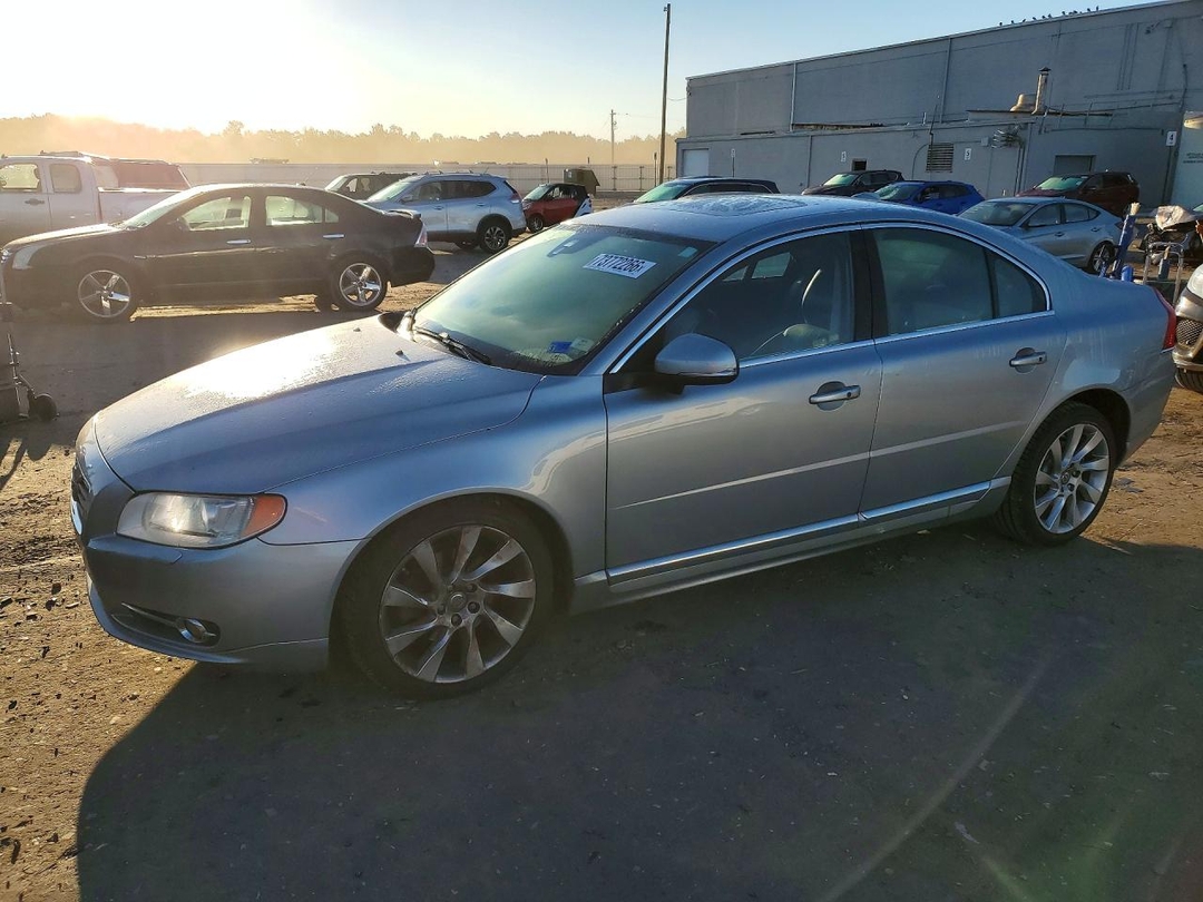 Vista de 2013 VOLVO S80 T6, ángulo 1