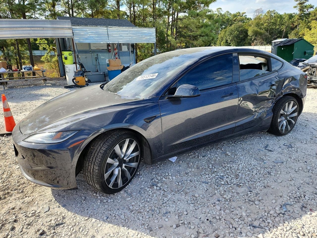 Vue de 2024 TESLA MODEL 3, angle 1