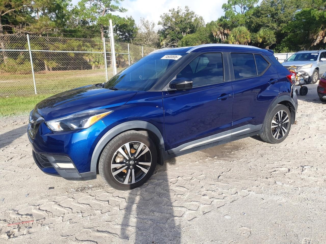 Vue de 2020 NISSAN KICKS SR, angle 1