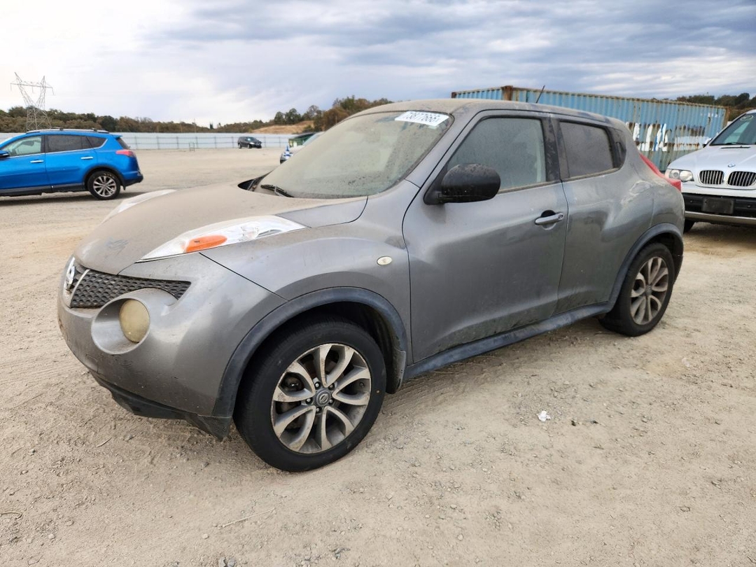 Vue de 2011 NISSAN JUKE S, angle 1
