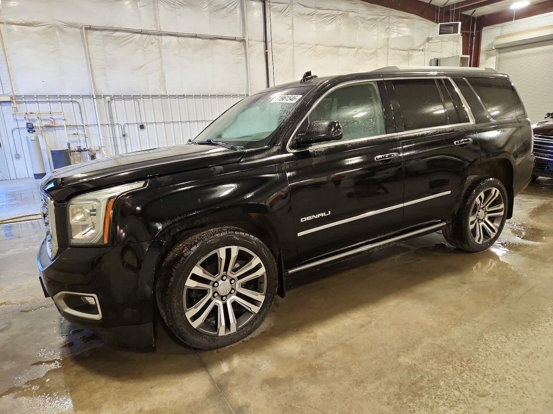 Vue de 2018 GMC YUKON DENALI, angle 1