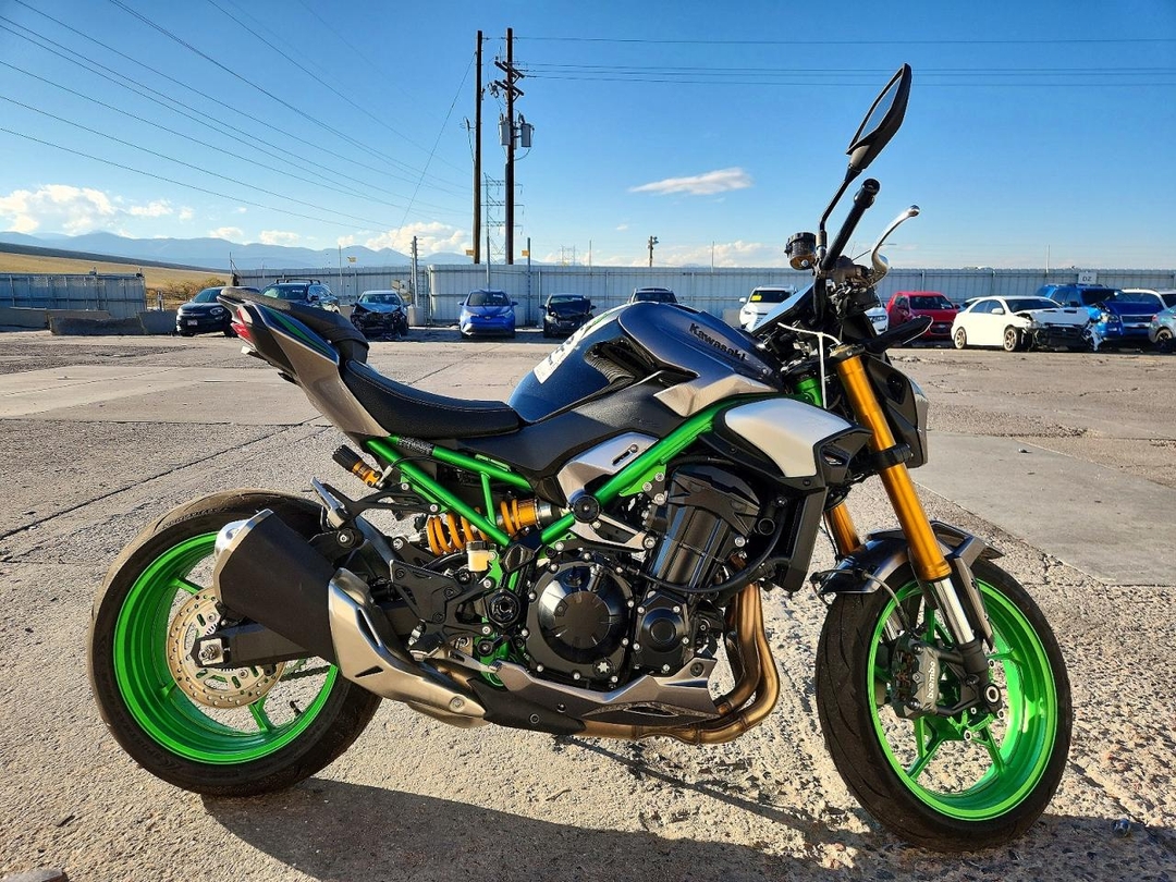 Vue de 2025 KAWASAKI ZR900 T, angle 1