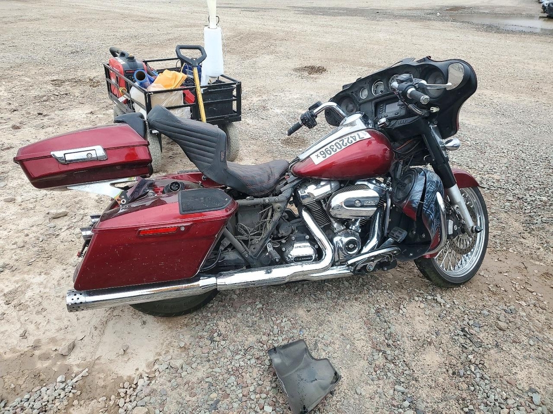 Vista de 2017 HARLEY-DAVIDSON FLHX STREET GLIDE, ángulo 1