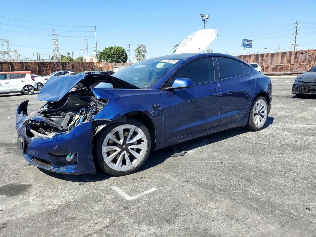 Vue de 2022 TESLA MODEL 3, angle 1