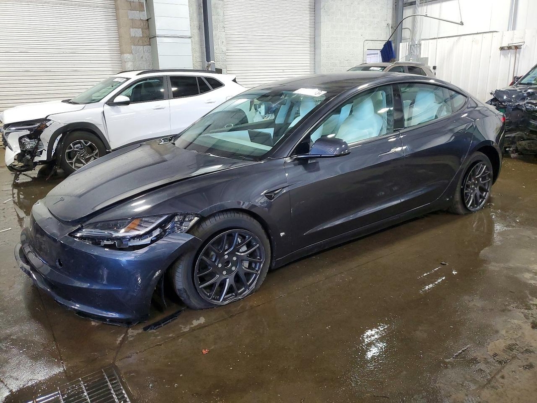 Vista de 2026 TESLA MODEL 3, ángulo 1