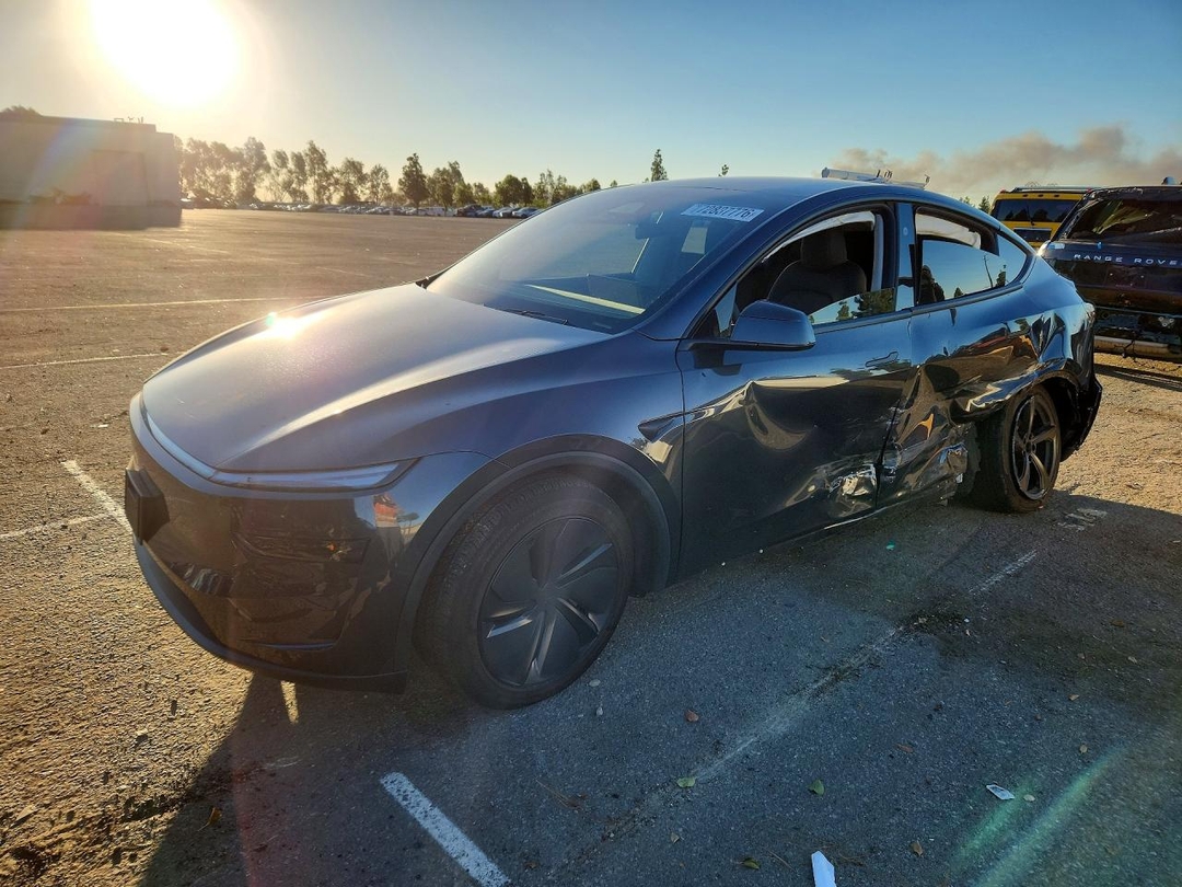 Vue de 2026 TESLA MODEL Y, angle 1