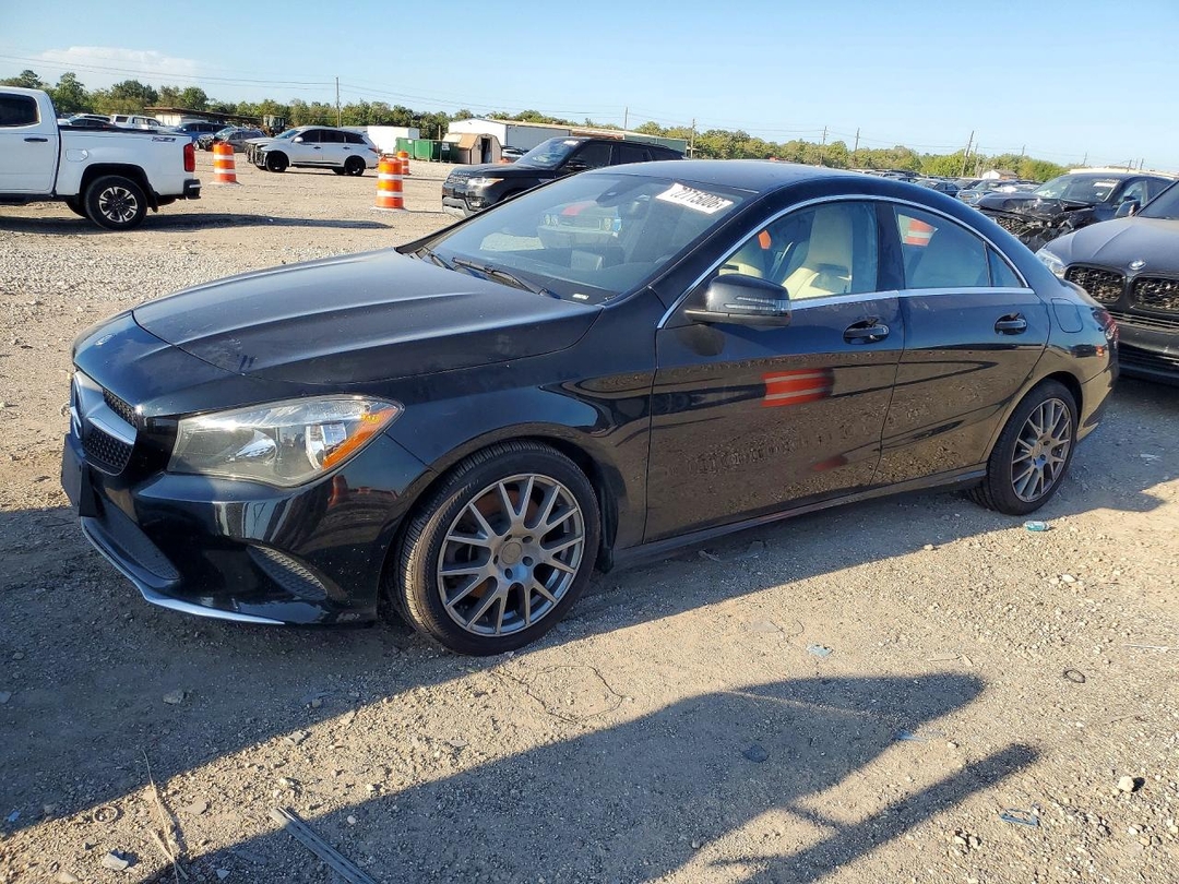 Vista de 2017 MERCEDES-BENZ CLA 250, ángulo 1