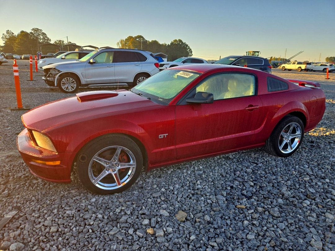 Vue de 2008 FORD MUSTANG GT, angle 1