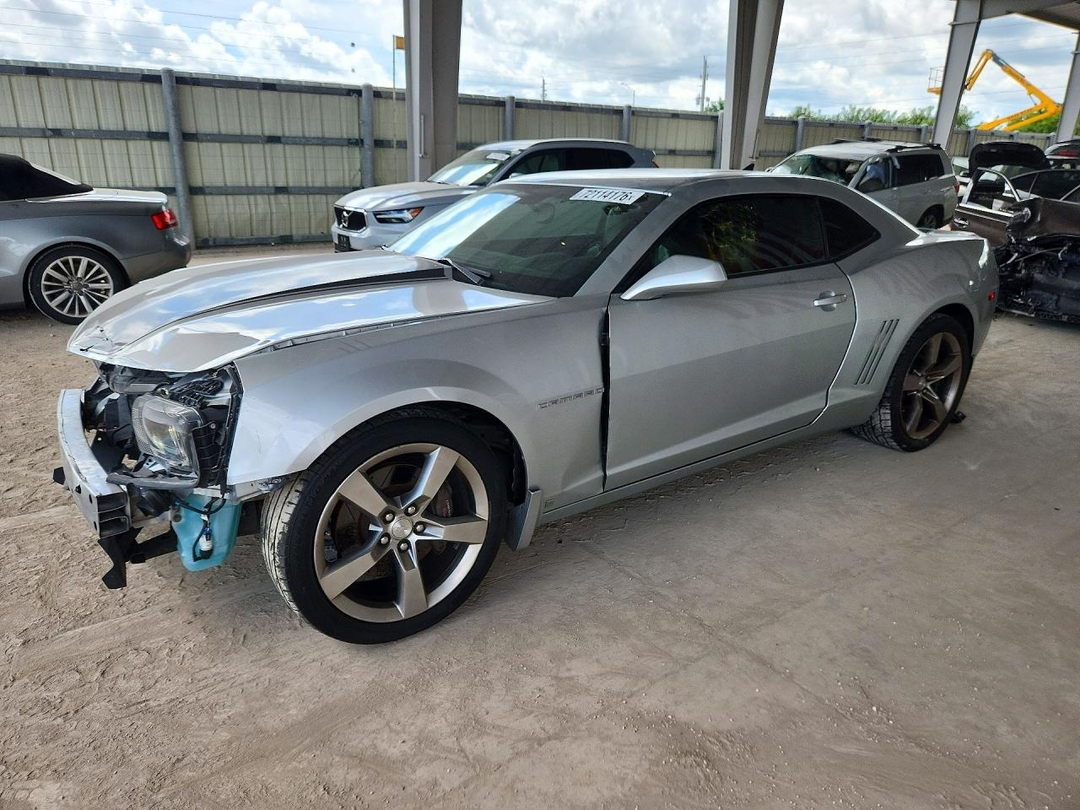 Vue de 2010 CHEVROLET CAMARO SS, angle 1