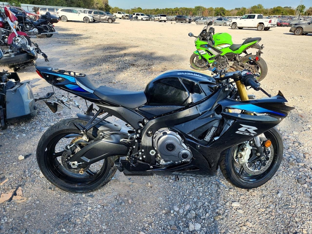 منظر 2027 ELECTRA MECCANICA VEHICLES CORPORATION GSXR 750، زاوية 1