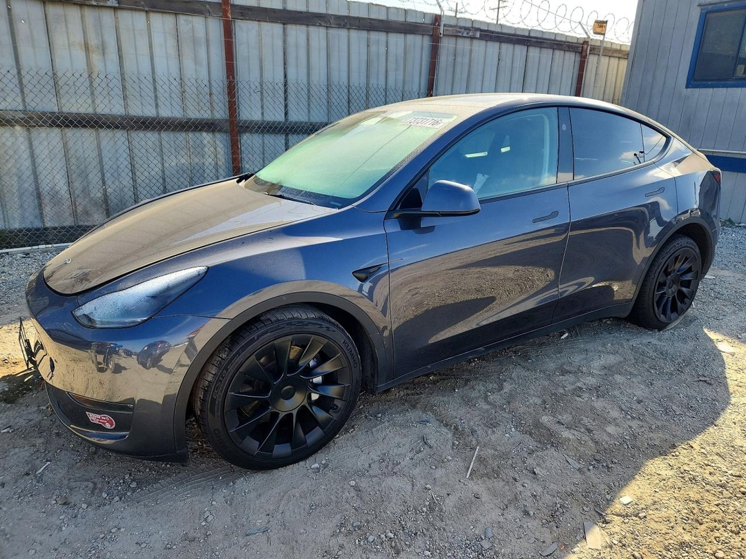 Vue de 2023 TESLA MODEL Y, angle 1