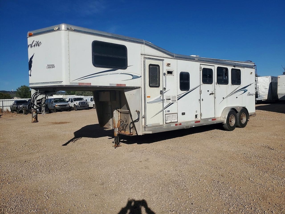 Vue de 2005 SILVER LITE PATRIOT HORSE TRAILER, angle 1