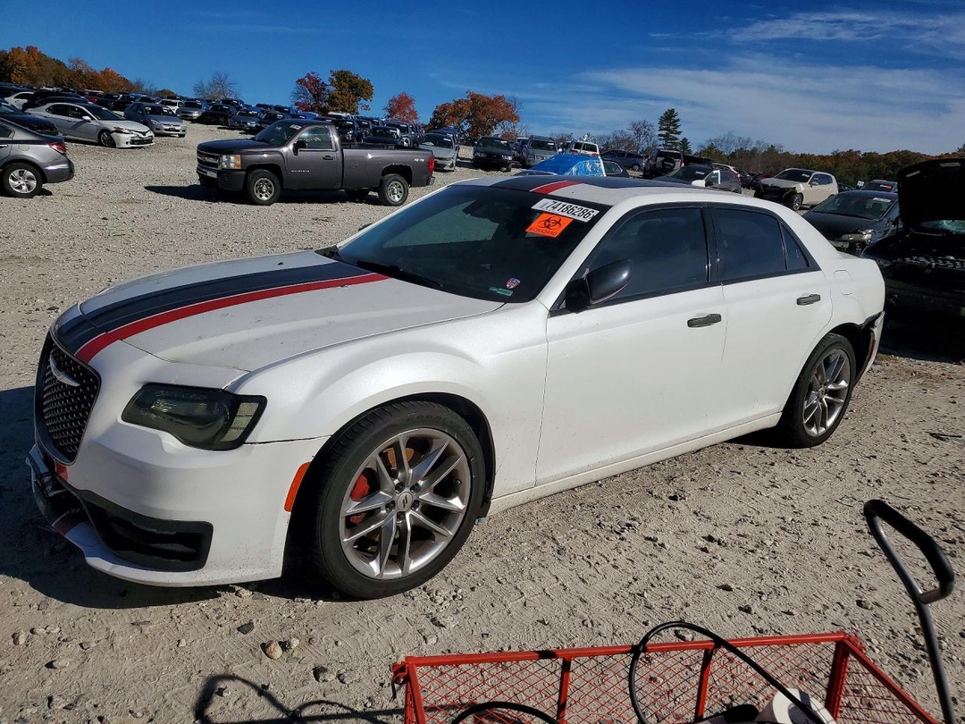 منظر 2015 CHRYSLER 300C PLATINUM، زاوية 1