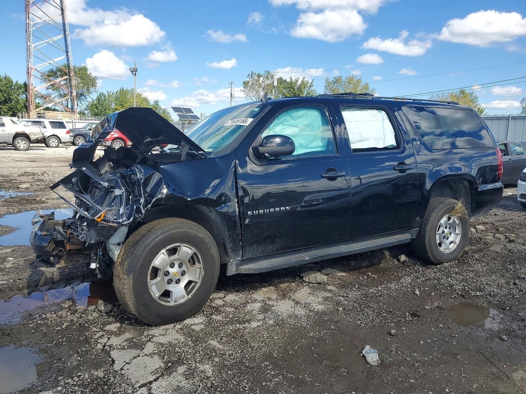 Вид 2013 CHEVROLET SUBURBAN K1500 LT, угол 1