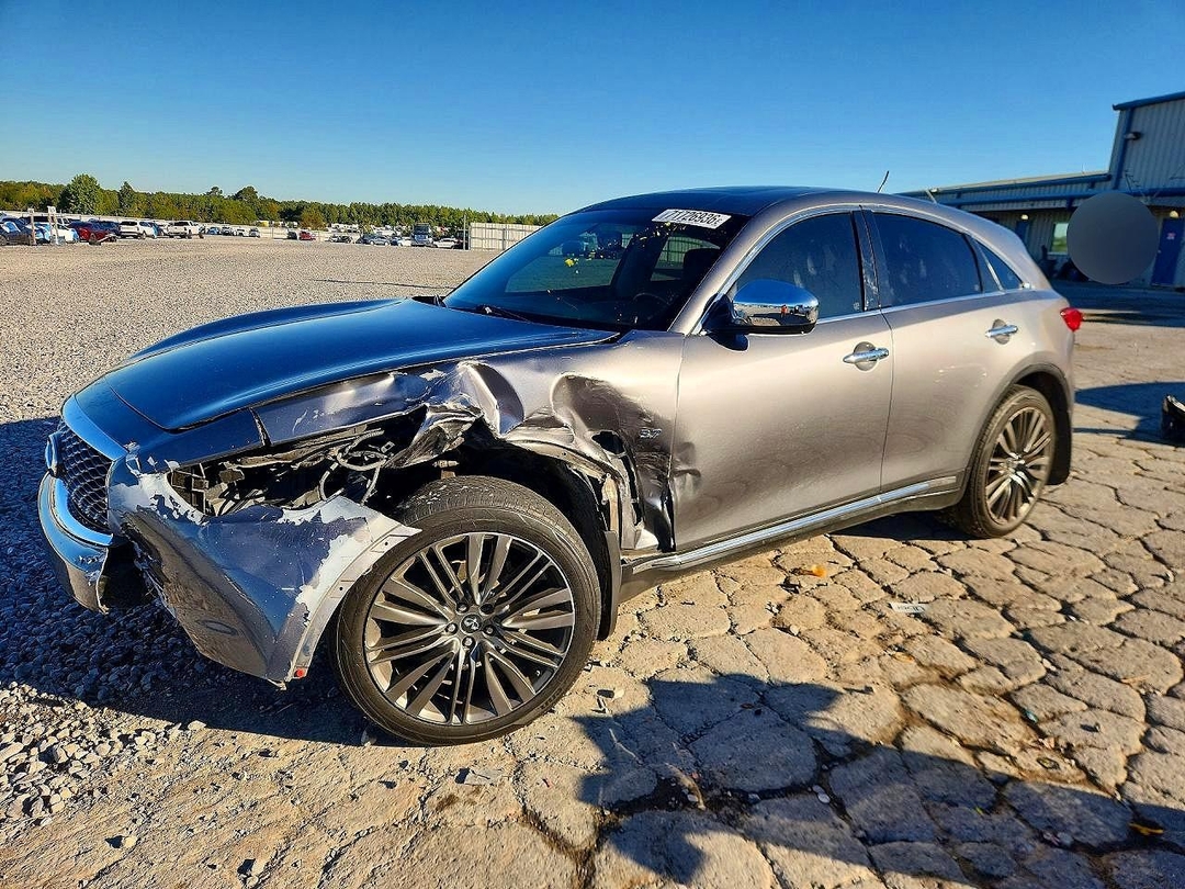 Vue de 2015 INFINITI QX70 BASE, angle 1