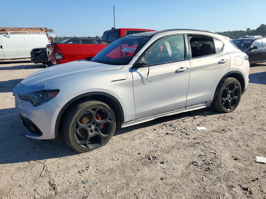 Vista de 2024 ALFA ROMEO STELVIO TI, ángulo 1