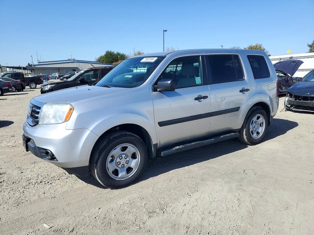 منظر 2015 HONDA PILOT LX، زاوية 1