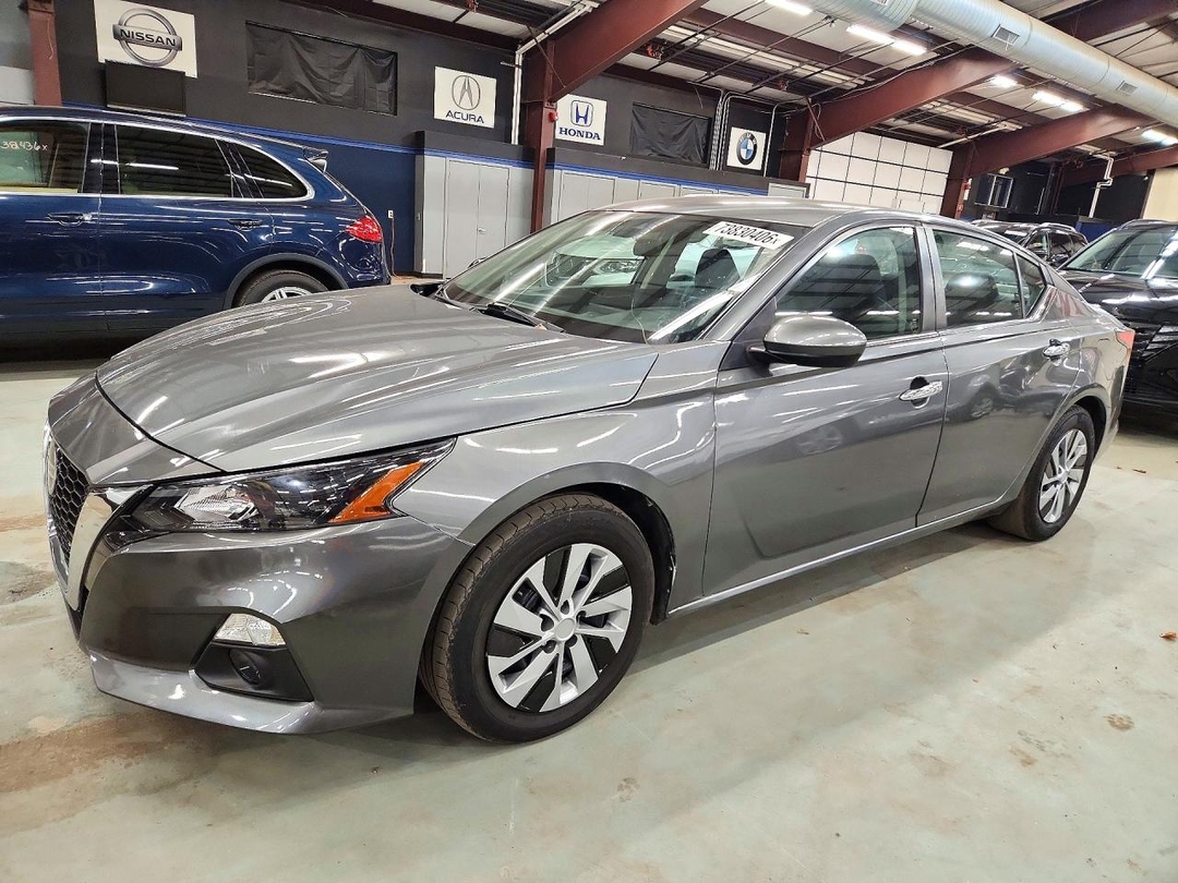 Вид 2022 NISSAN ALTIMA S, угол 1