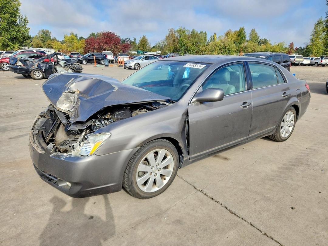 Vista de 2005 TOYOTA AVALON XLS, ángulo 1